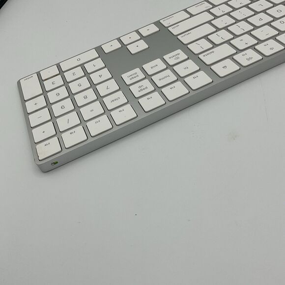 Apple Wireless Magic Keyboard 2 W/ Numeric Keypad A1843 EMC 3138. Tested.EUC - Picture 11 of 11